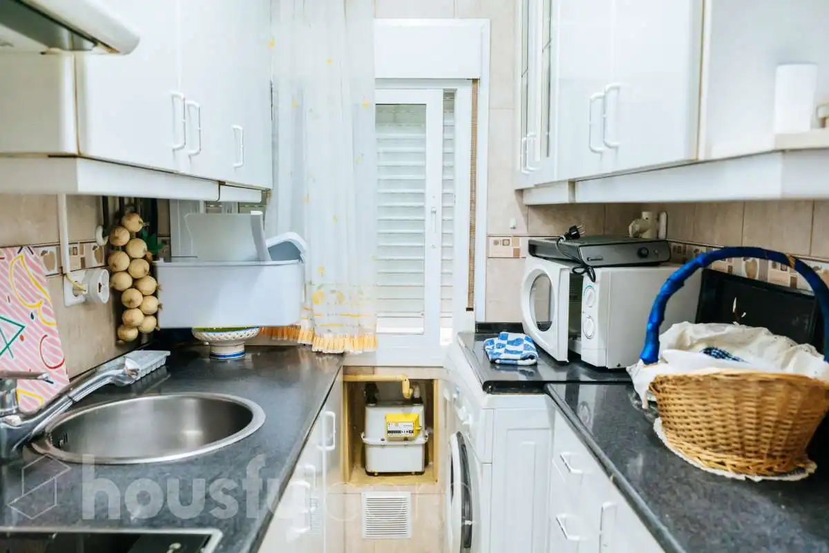 Wohnung zur Miete in Calle de Ochagavia, Valdezarza