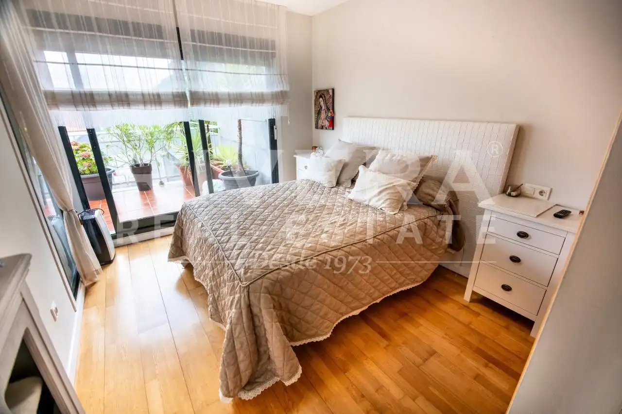 Habitación de Ático en venta en Sanxenxo con Calefacción, Parquet y Terraza