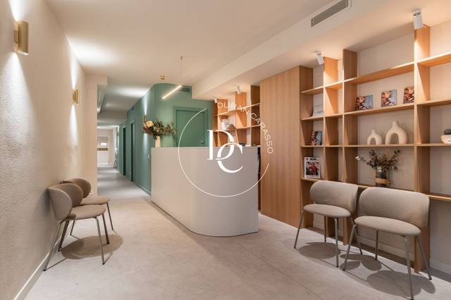 Local comercial en Venta en Barri de les Corts