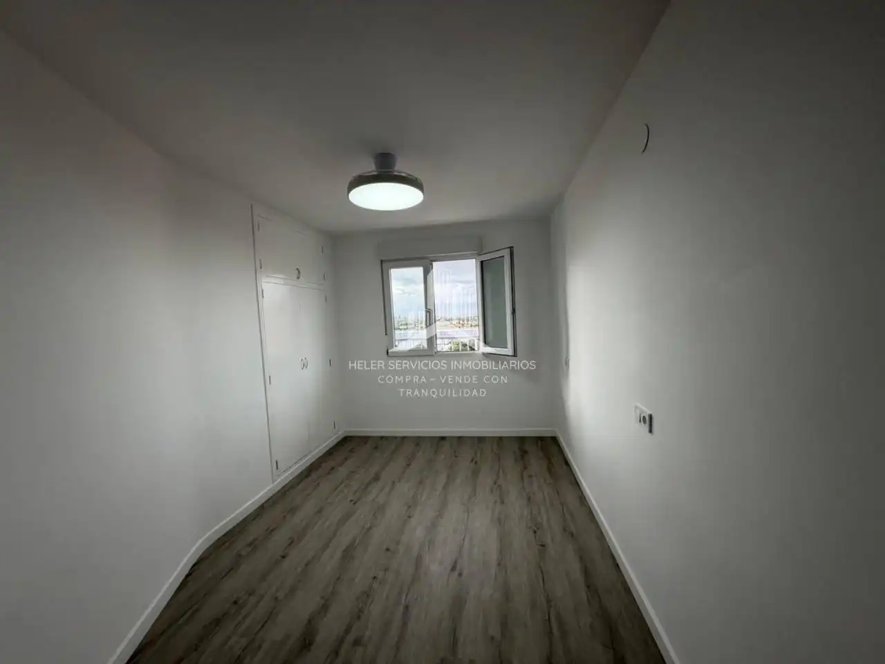 Wohnung zur Miete in Avenida Valencia, Ensanche - Río Júcar