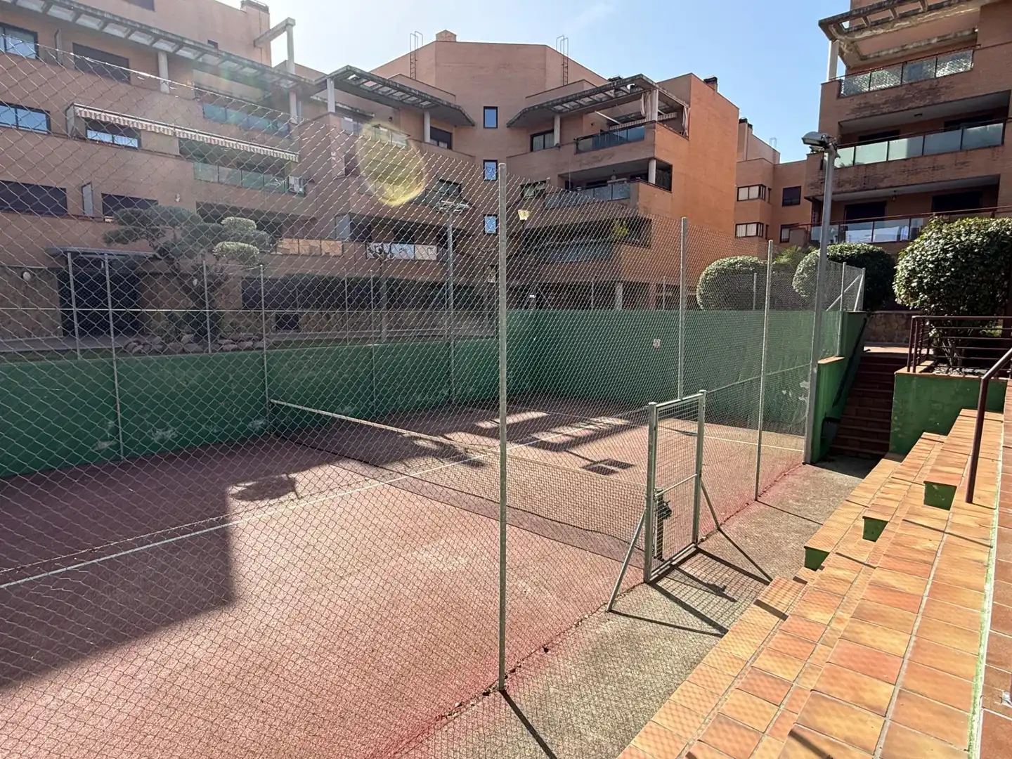 Außenansicht von Wohnung zum Verkauf in Yebes mit Heizung, Terrasse und Abstellraum