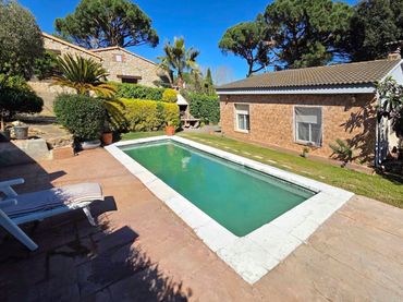Xalet amb piscina en venda a Llagostera