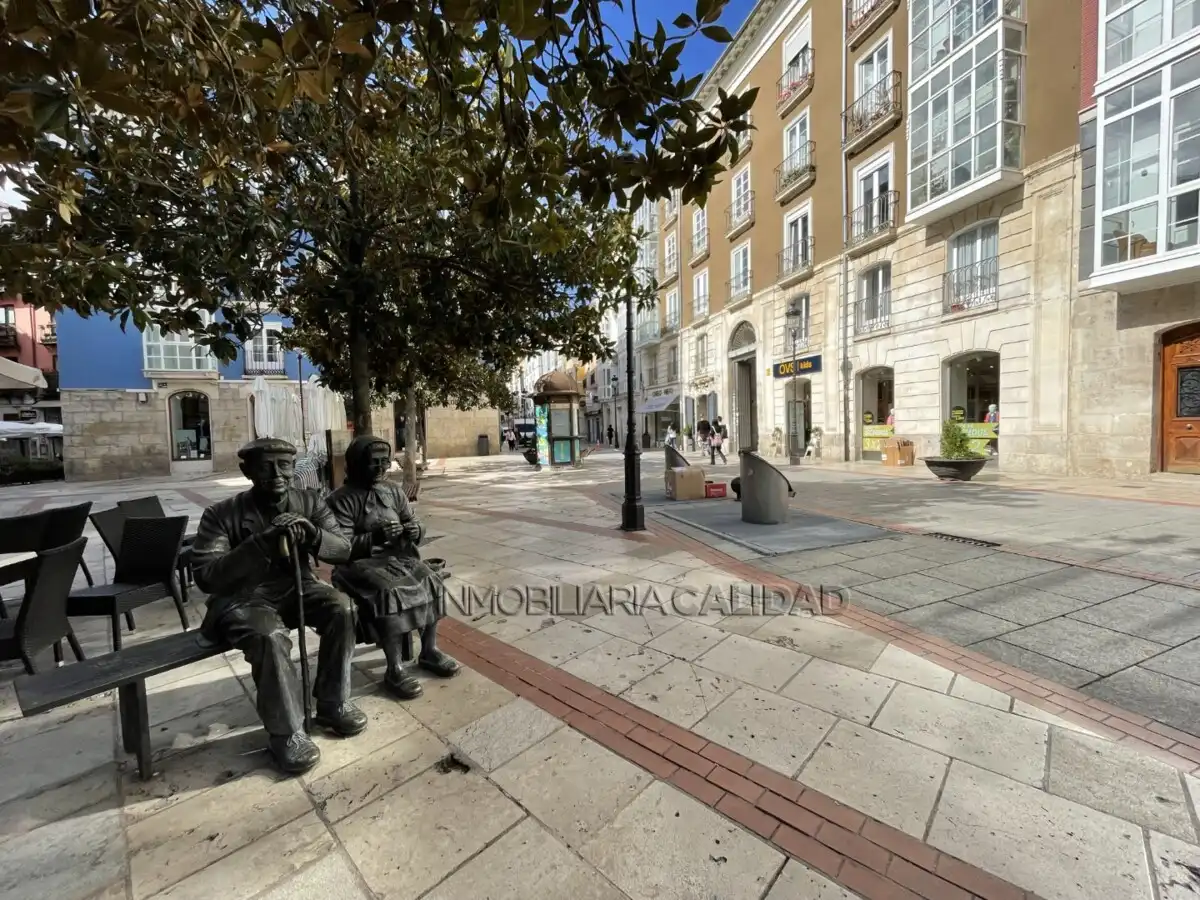 Vista exterior de Piso de alquiler en Burgos con Calefacción y Amueblado