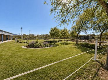 Country house with garden for sale in Yeles