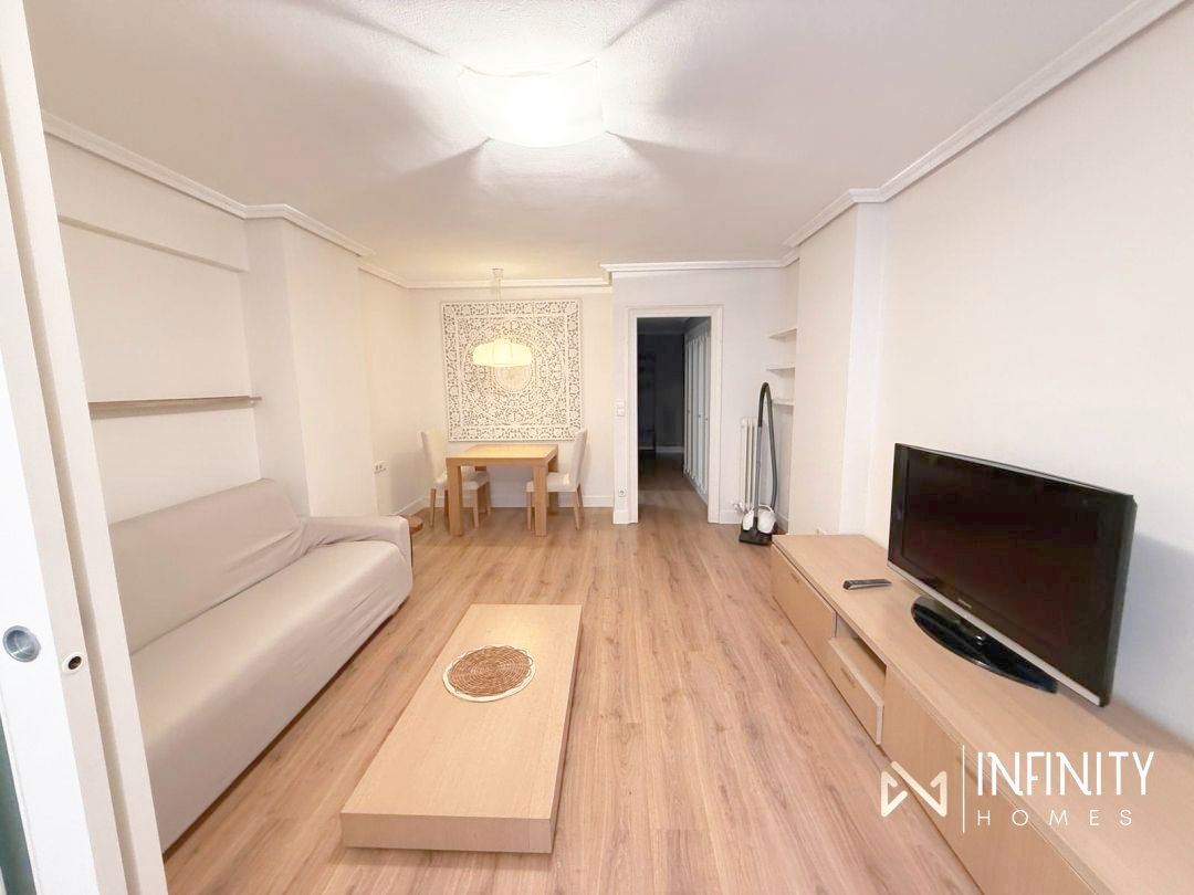 Living room of Flat for sale in Bilbao   with Heating, Terrace and Balcony
