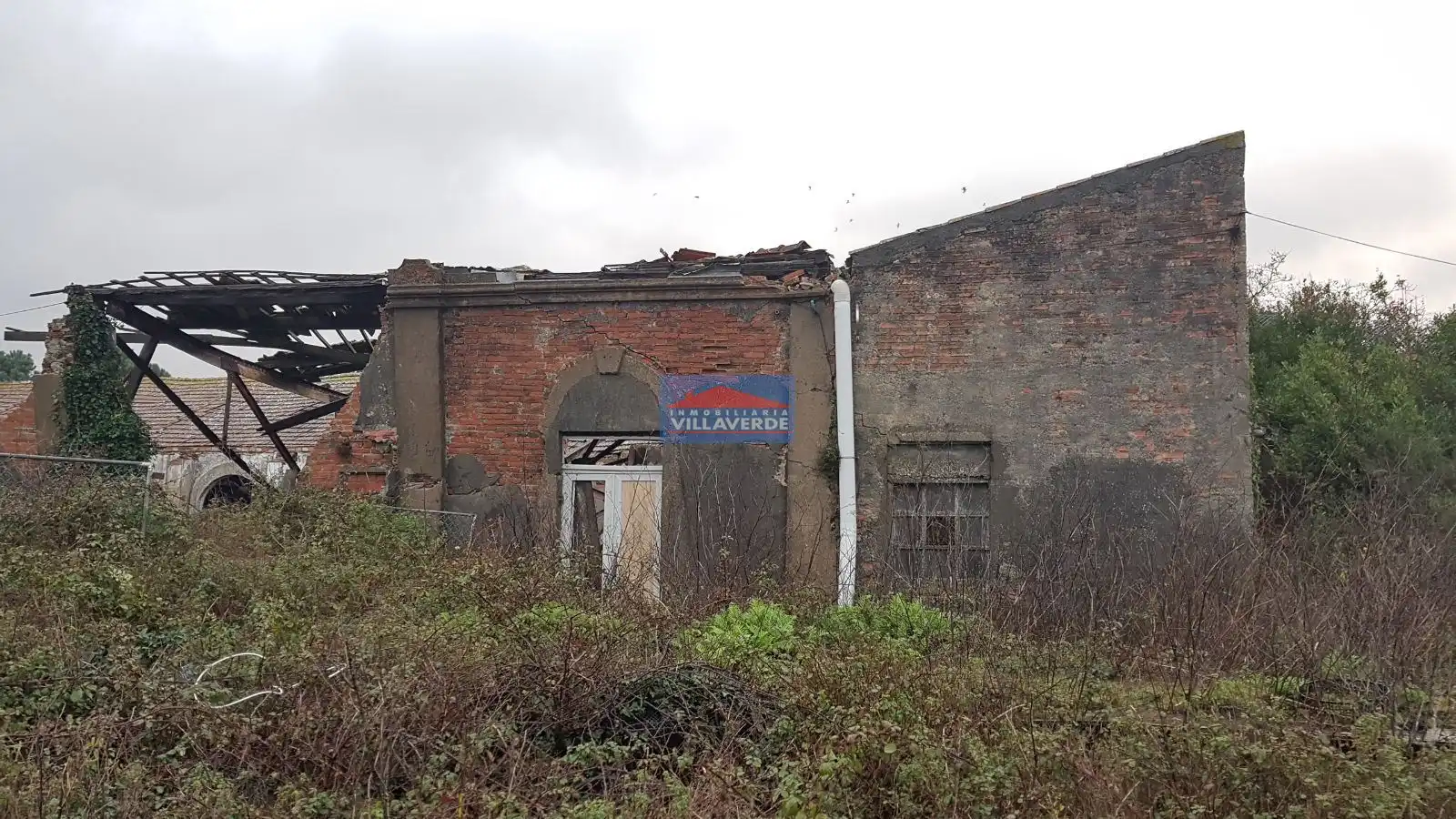 Außenansicht von Fabrikhallen zum Verkauf in Cangas 