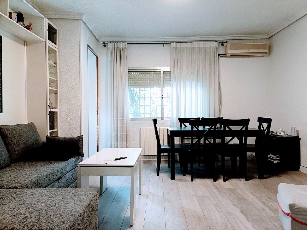 Living room of Flat to rent in  Madrid Capital  with Air Conditioner, Heating and Furnished