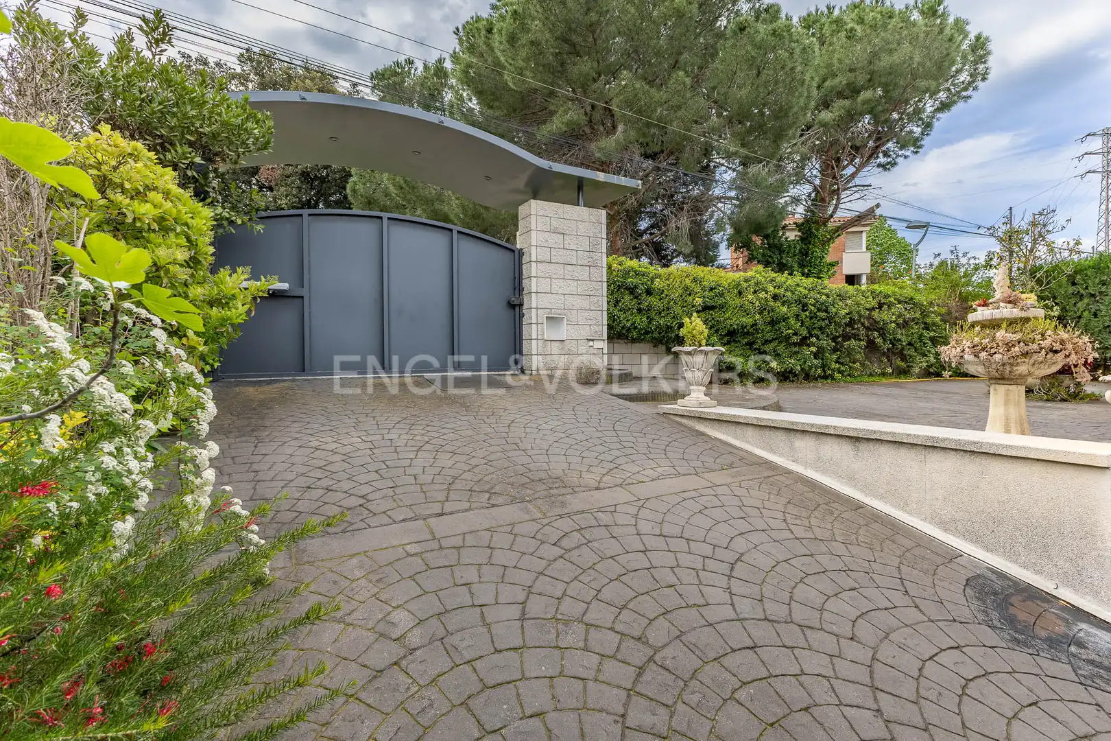 Vista exterior de Casa o xalet en venda en La Garriga amb Aire condicionat, Calefacció i Jardí privat