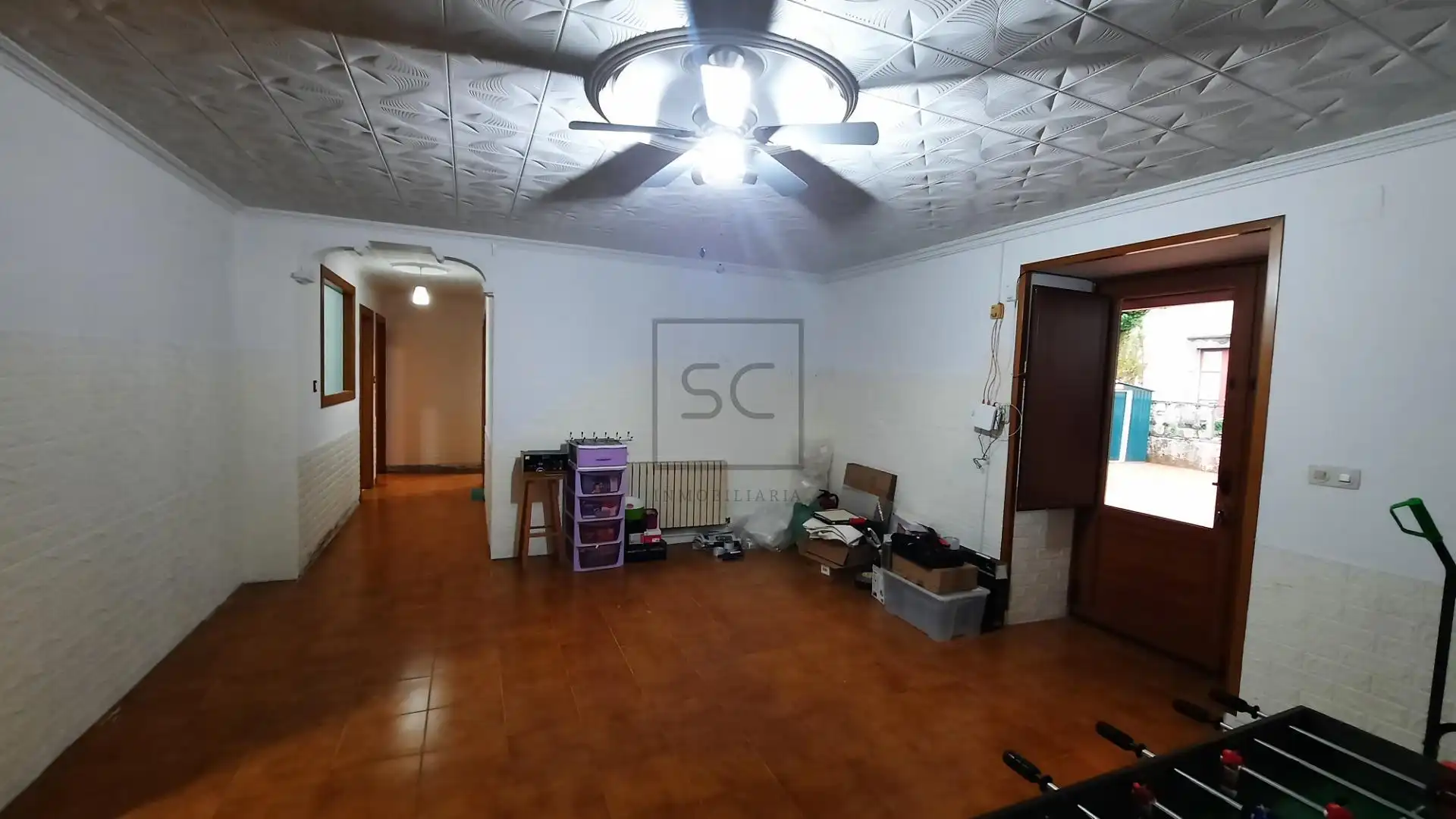 Einfamilien-Reihenhaus zum Verkauf in Neda mit Heizung, Privatgarten und Alarm