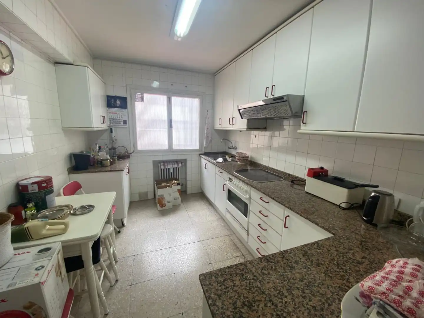 Cuina de Pis en venda en Oviedo  amb Calefacció, Terrassa i Traster