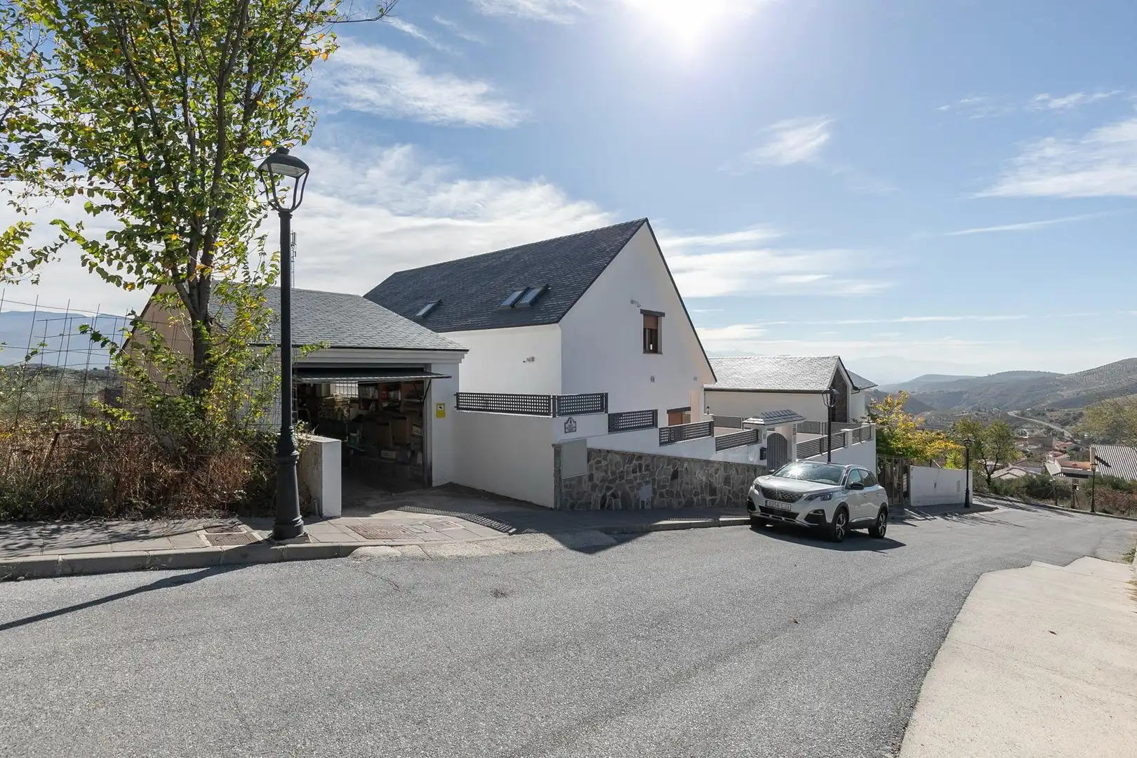 Vista exterior de Casa o xalet en venda en Huétor de Santillán amb Calefacció, Jardí privat i Piscina