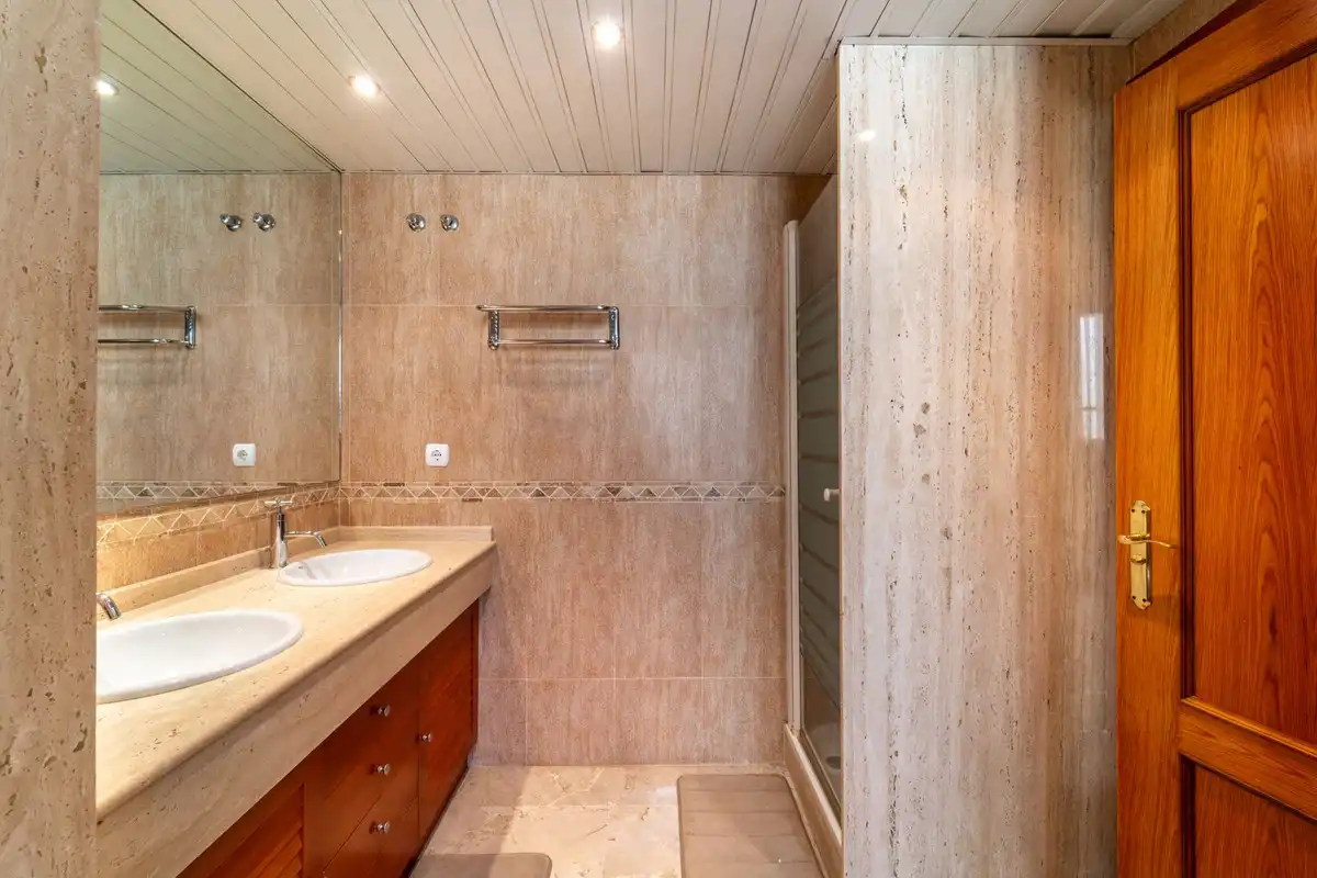 Badezimmer von Dachboden zum Verkauf in Torremolinos mit Klimaanlage, Terrasse und Schwimmbad