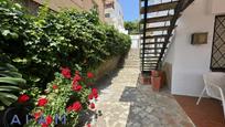 Vista exterior de Casa o xalet en venda en Pineda de Mar amb Calefacció, Jardí privat i Terrassa