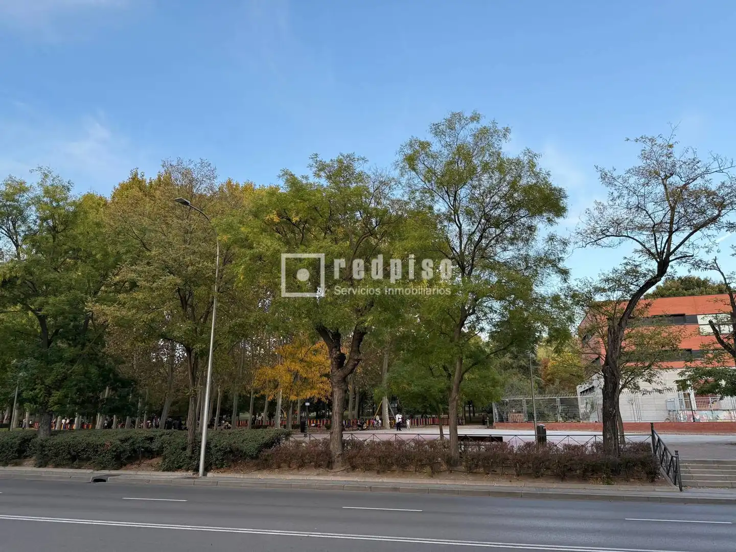 Wohnung zur Miete in Madrid mit Klimaanlage, Heizung und Privatgarten