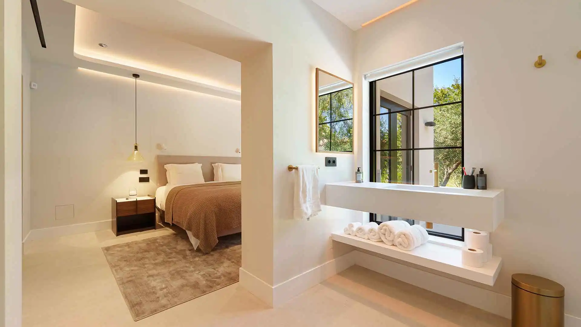Dormitori de Casa o xalet en venda en Marbella amb Aire condicionat, Jardí privat i Terrassa