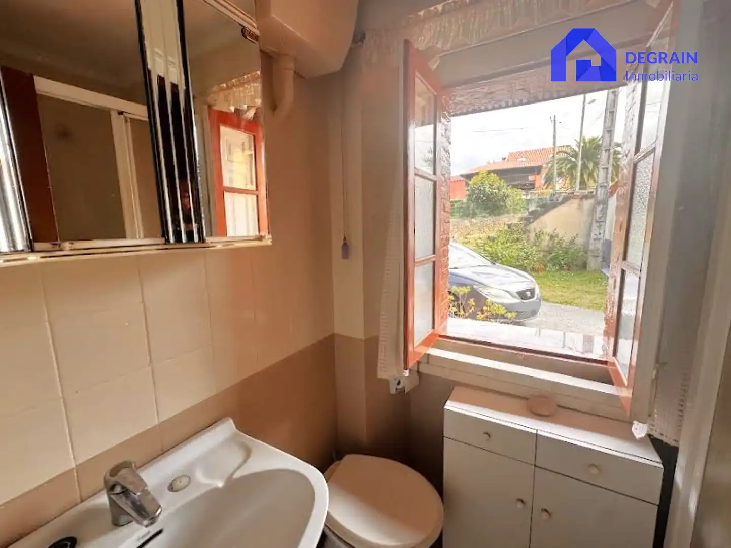 Badezimmer von Einfamilien-Reihenhaus zum Verkauf in Oviedo  mit Privatgarten und Terrasse