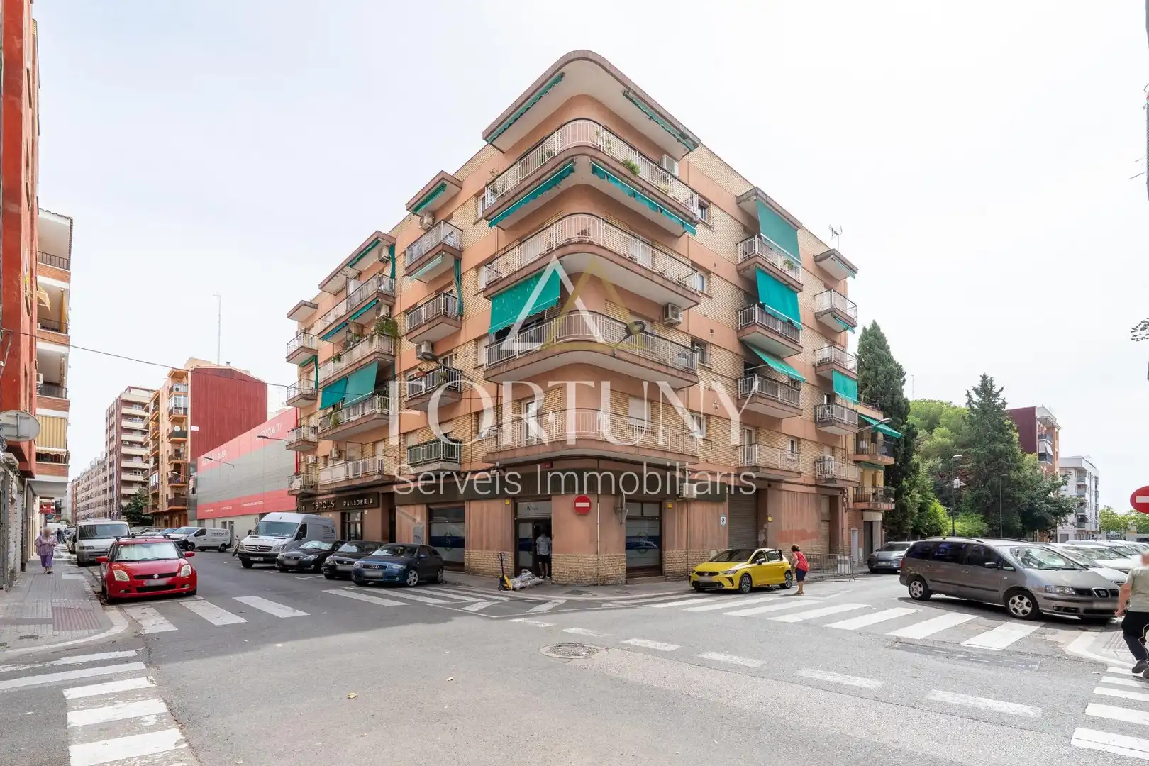 Vista exterior de Pis en venda en Reus amb Aire condicionat i Balcó