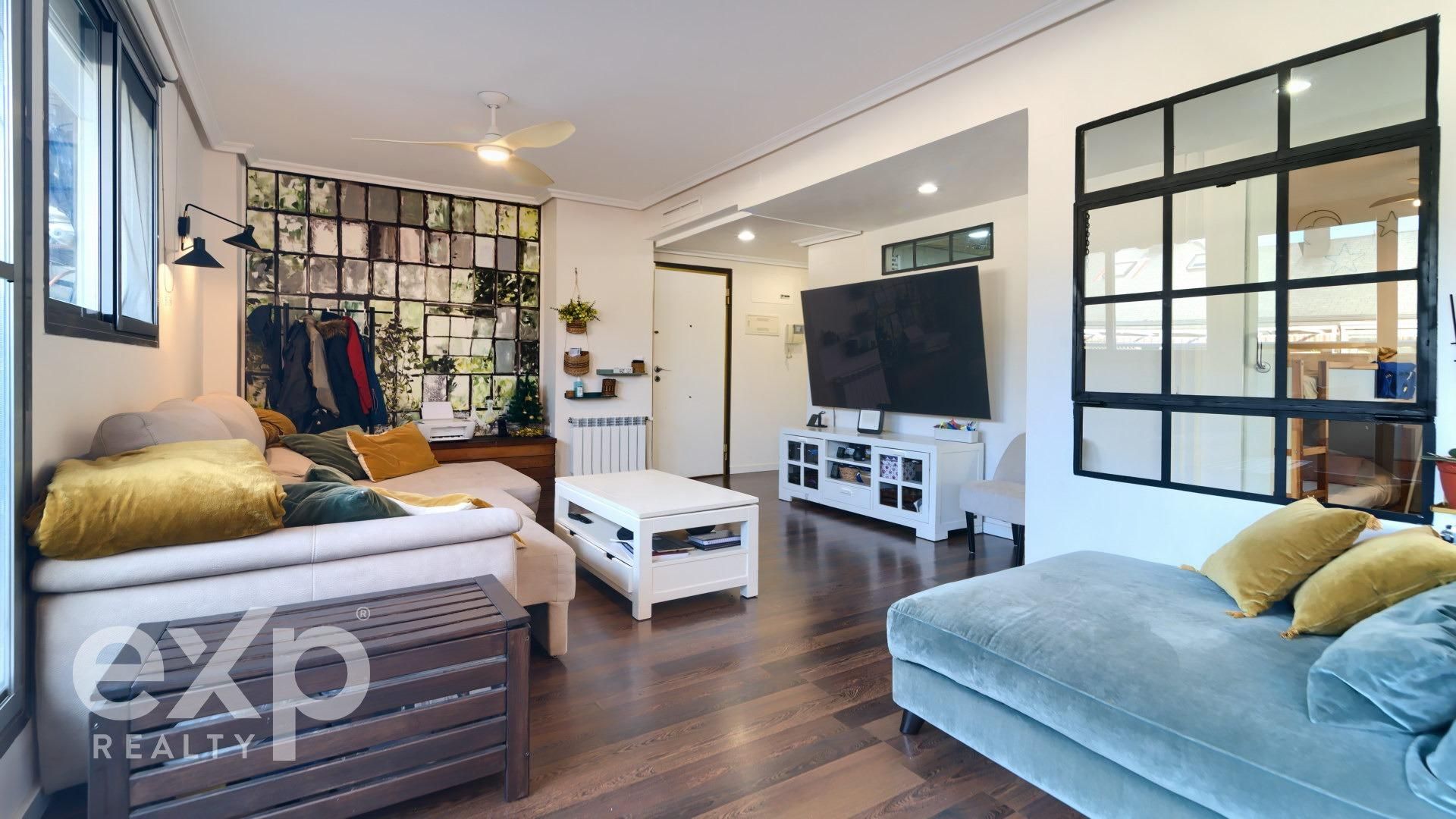 Sala d'estar de Dúplex en venda en  Valencia Capital amb Aire condicionat, Calefacció i Jardí privat