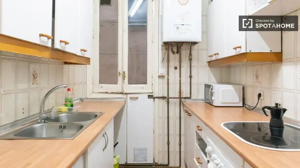 Kitchen of Flat for rent in Madrid  with Air Conditioner, Heating and Furnished