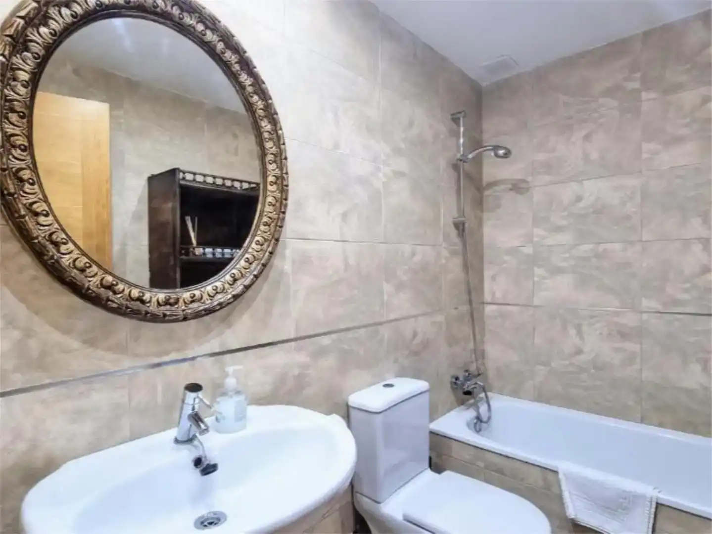 Bathroom of Flat for sale in Llanes  with Private garden, Parquet flooring and Furnished