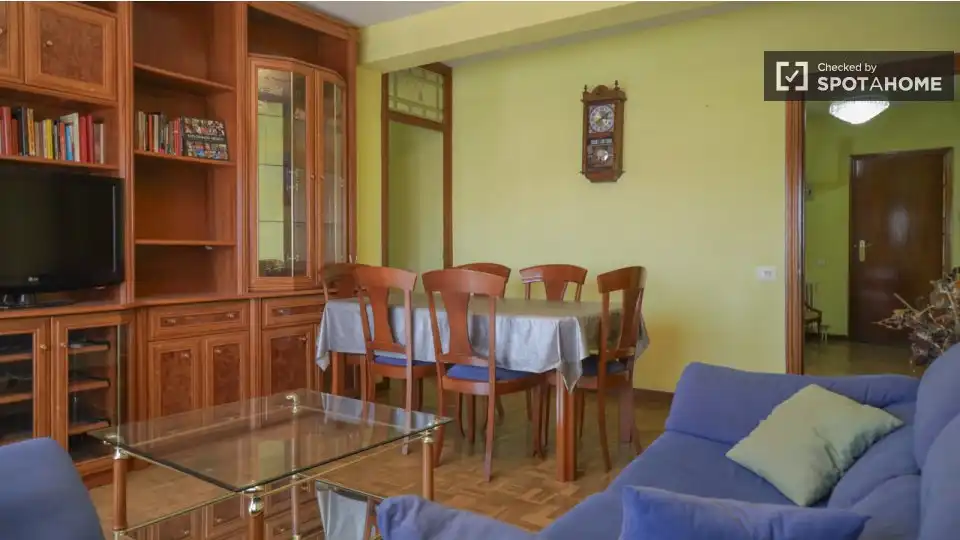 Dining room of Flat for rent in Alcalá de Henares  with Air Conditioner, Heating and Furnished