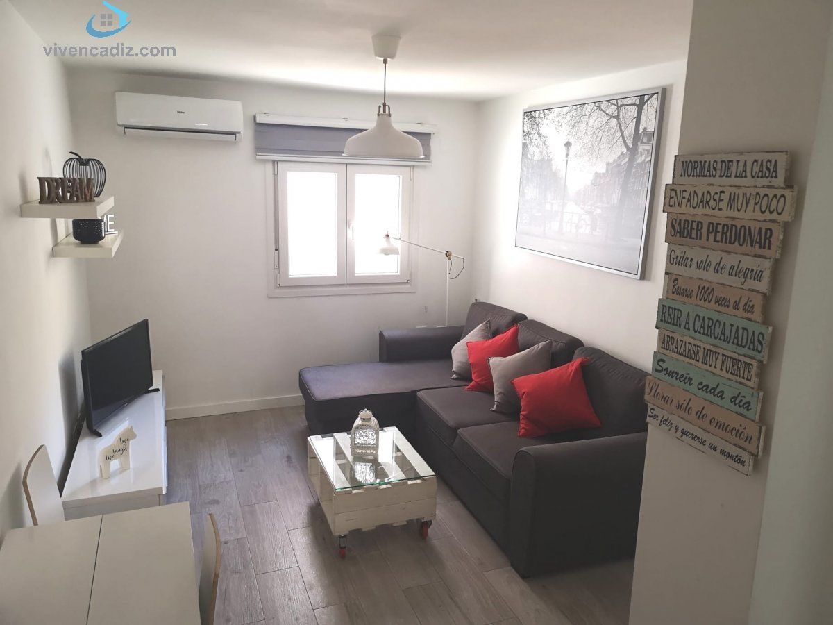Sala d'estar de Planta baixa en venda en  Cádiz Capital amb Aire condicionat