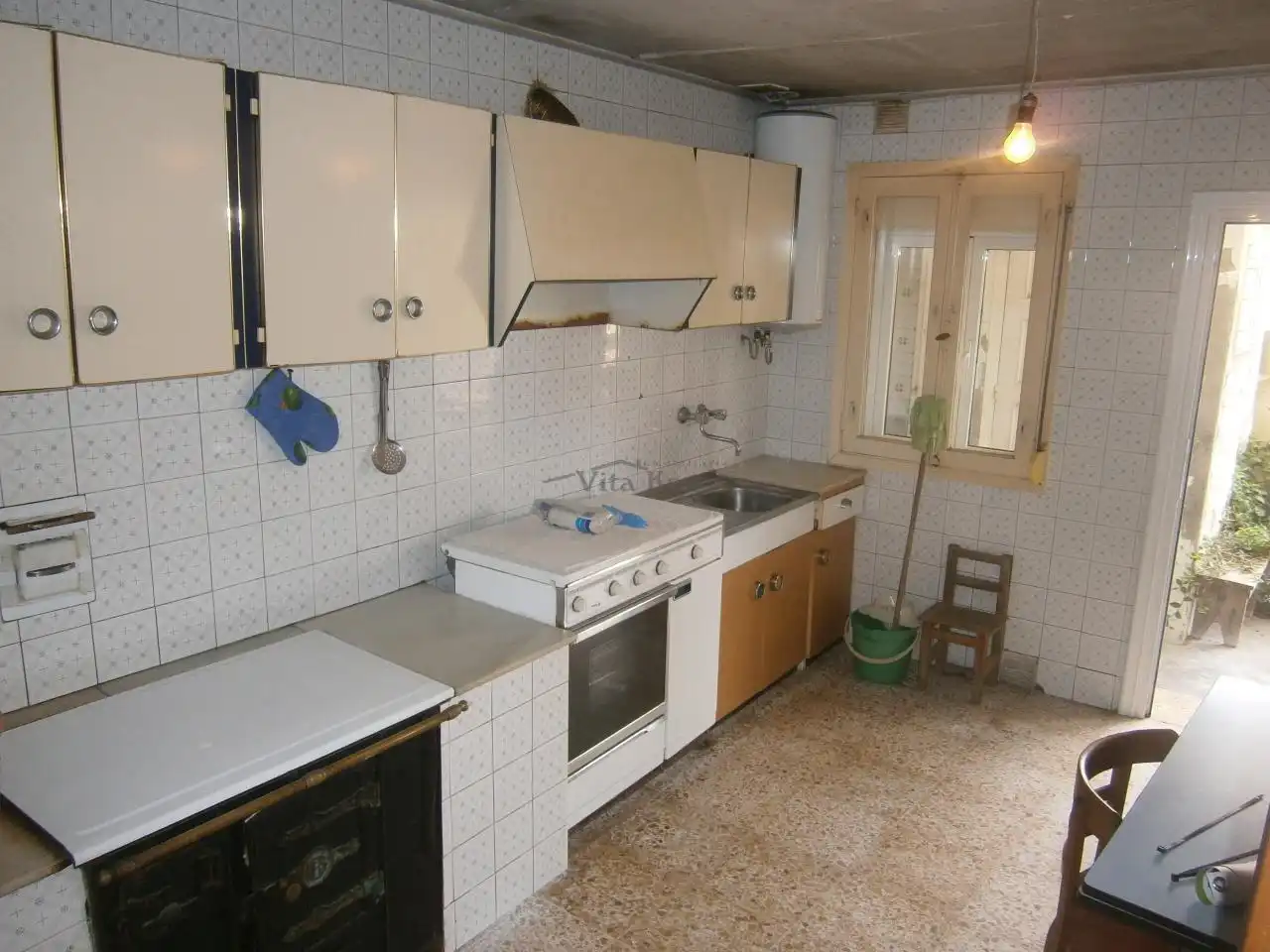Cuina de Casa o xalet en venda en Ourense Capital  amb Calefacció, Jardí privat i Terrassa