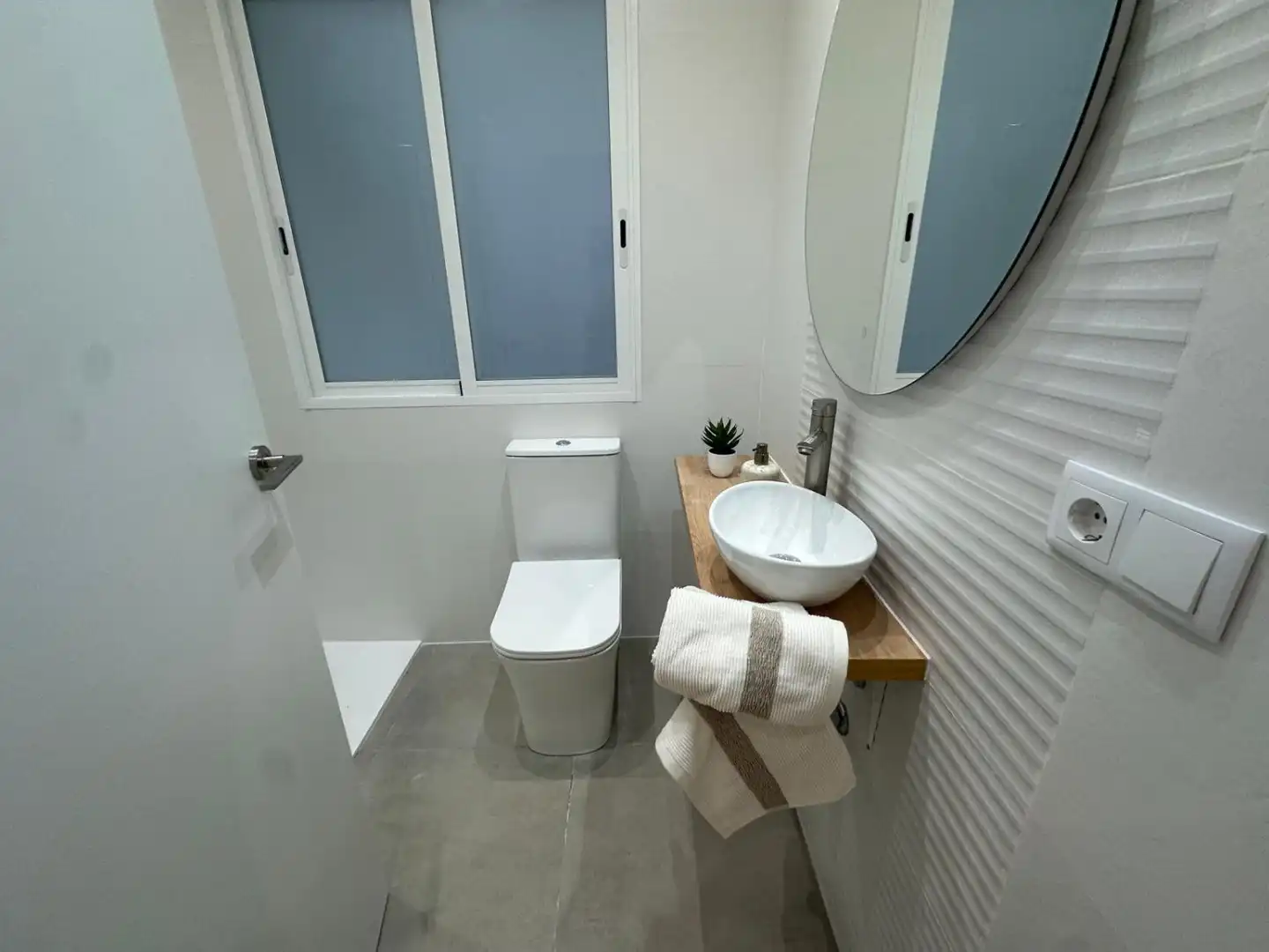 Baño de Piso en venta en Castellón de la Plana / Castelló de la Plana con Terraza y Amueblado