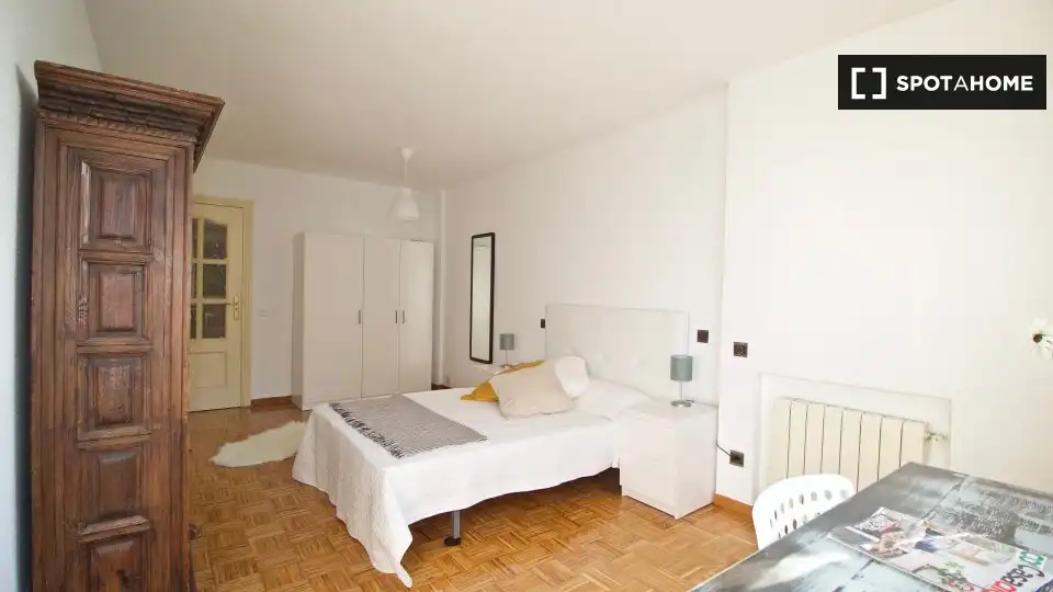 Habitación de Piso de alquiler en Madrid con Aire acondicionado, Calefacción y Amueblado