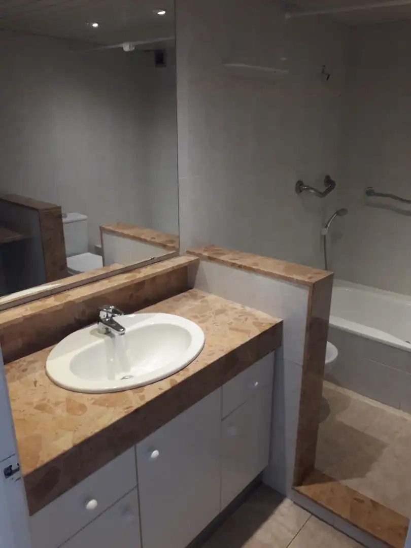 Baño de Dúplex de alquiler en Sant Joan Despí con Aire acondicionado, Calefacción y Horno