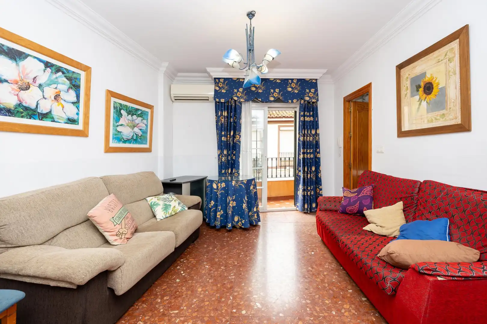 Sala d'estar de Casa adosada en venda en Motril