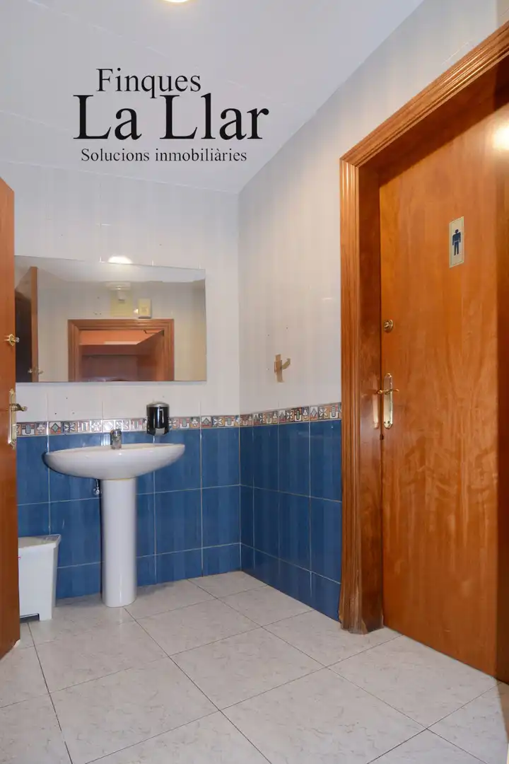 Commercial properties for sale in d'Ernest Lluch, Torrent Ballester