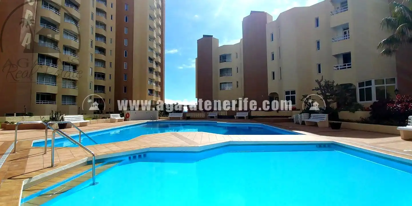 Piscina de Ático en venta en Los Silos con Piscina comunitaria