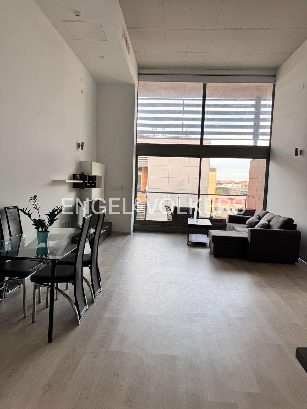 Sala de estar de Piso de alquiler en  Valencia Capital con Aire acondicionado, Calefacción y Jardín privado