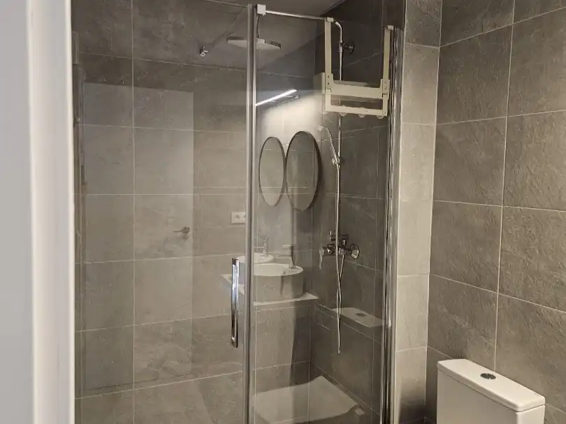 Badezimmer von Wohnung zur Miete in Sevilla mit Klimaanlage, Möbliert und Waschmaschine