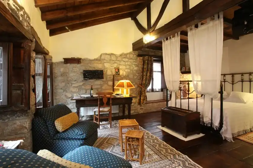 Sala d'estar de Casa o xalet en venda en Peñamellera Baja amb Calefacció, Moblat i Internet