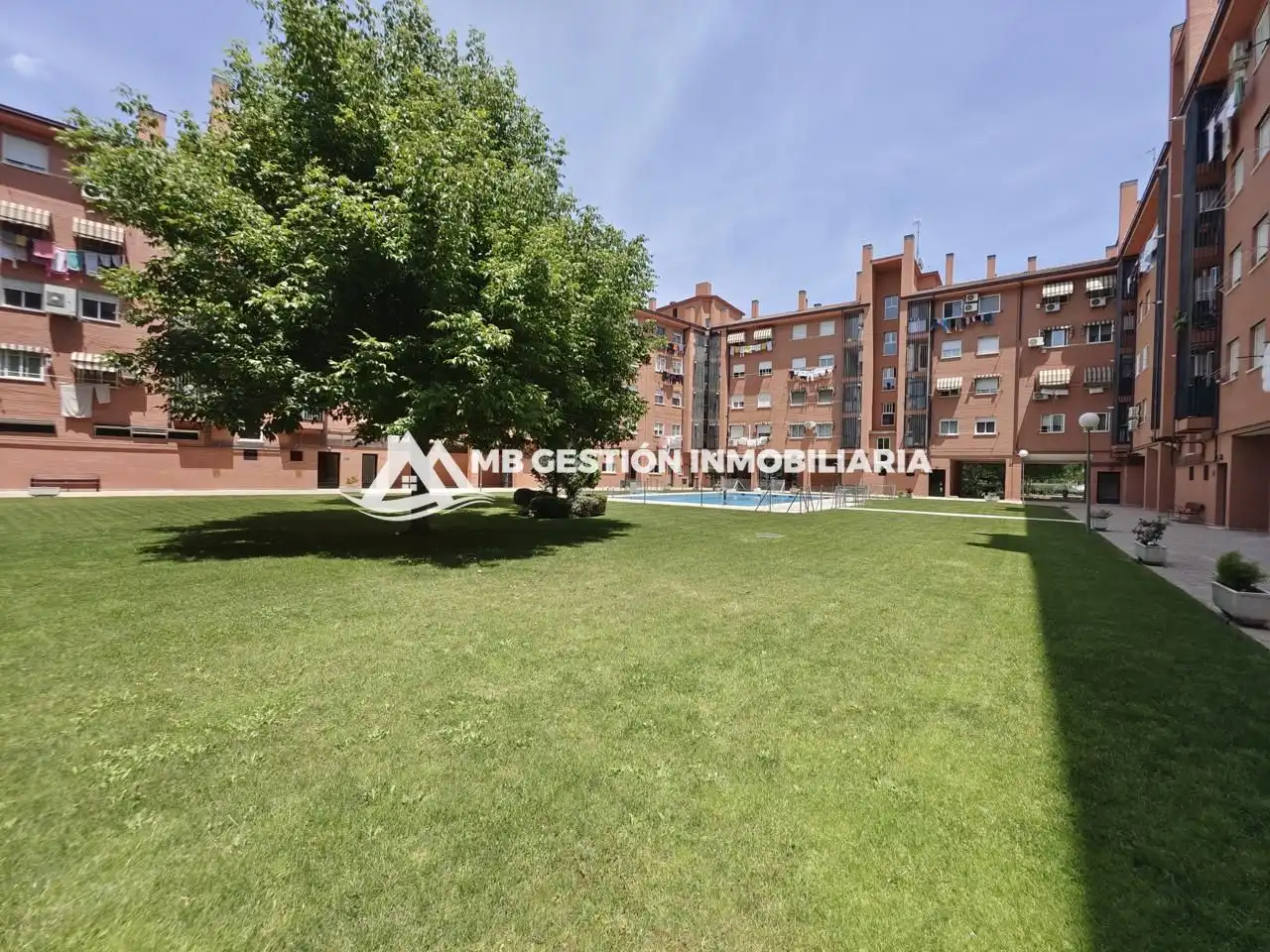 Vista exterior de Piso en venta en Fuenlabrada con Aire acondicionado, Calefacción y Jardín privado