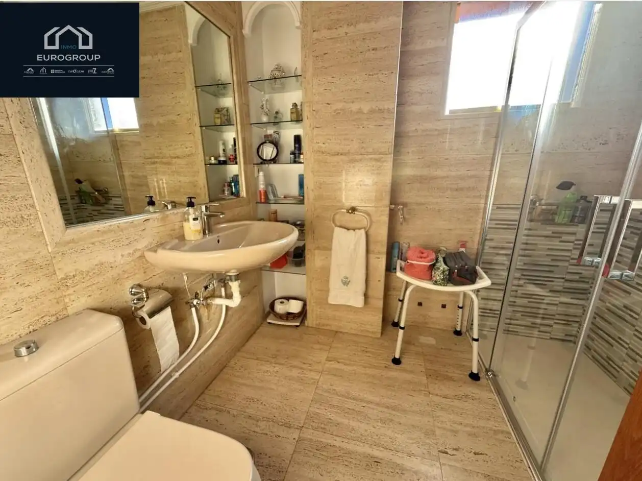 Bathroom of Apartments for rent in Benidorm  with Air Conditioner, Heating and Furnished
