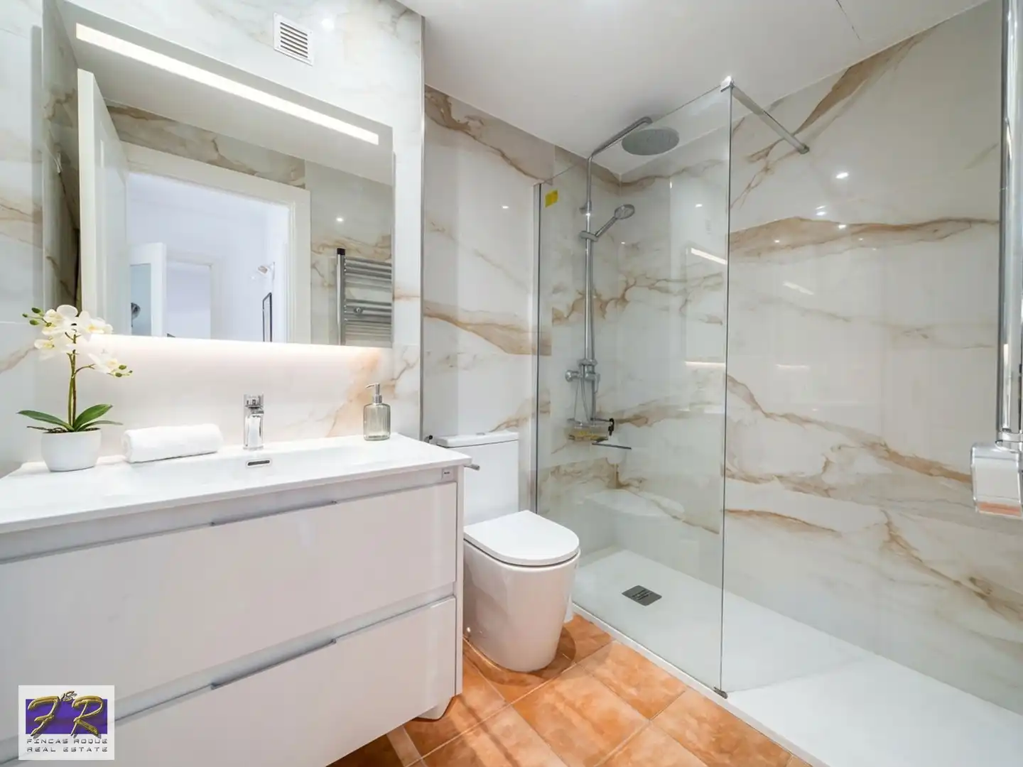Bathroom of Flat for sale in Pollença  with Air Conditioner, Terrace and Furnished