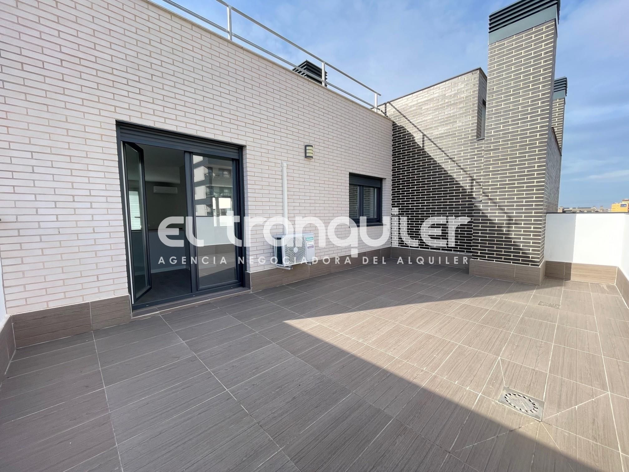 Exterior view of Duplex to rent in Alcalá de Henares  with Air Conditioner, Terrace and Swimming Pool