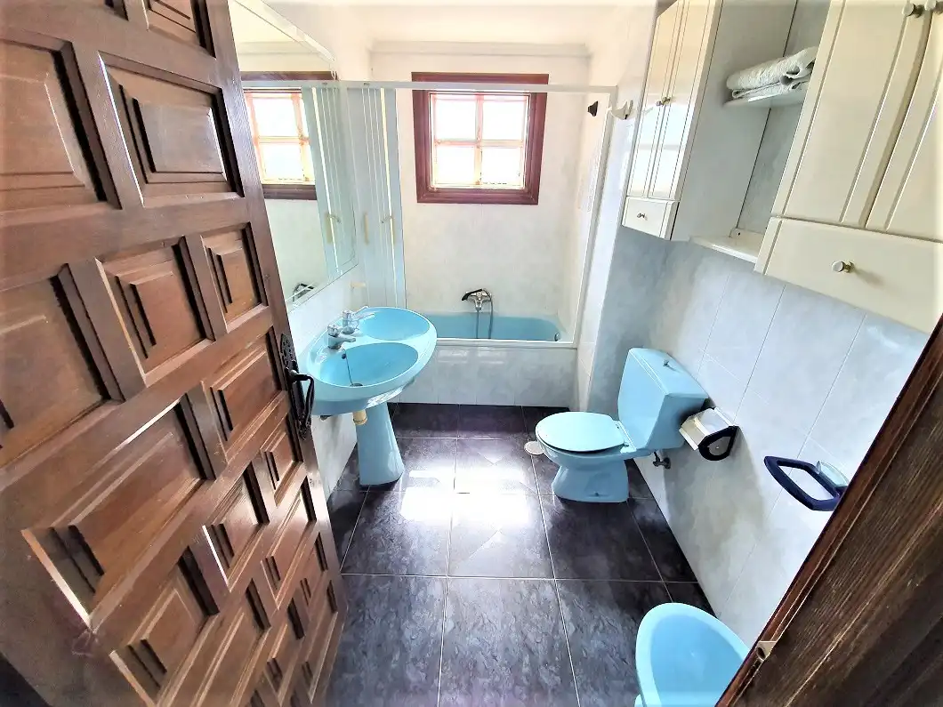 Bany de Casa o xalet en venda en Elche / Elx amb Jardí privat, Terrassa i Traster