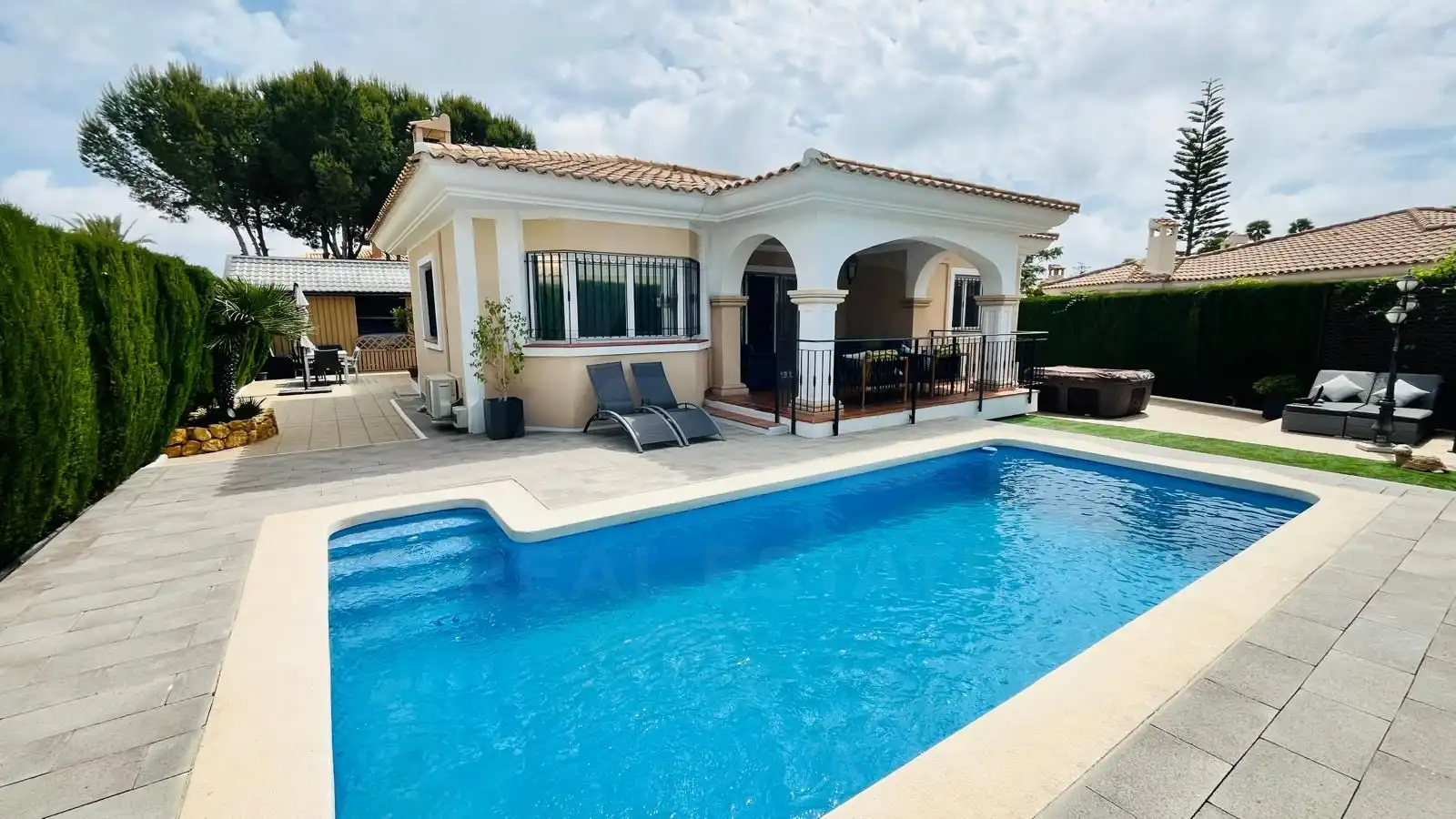 Detached house with pool for sale in carrer del Vespre, imagen 4