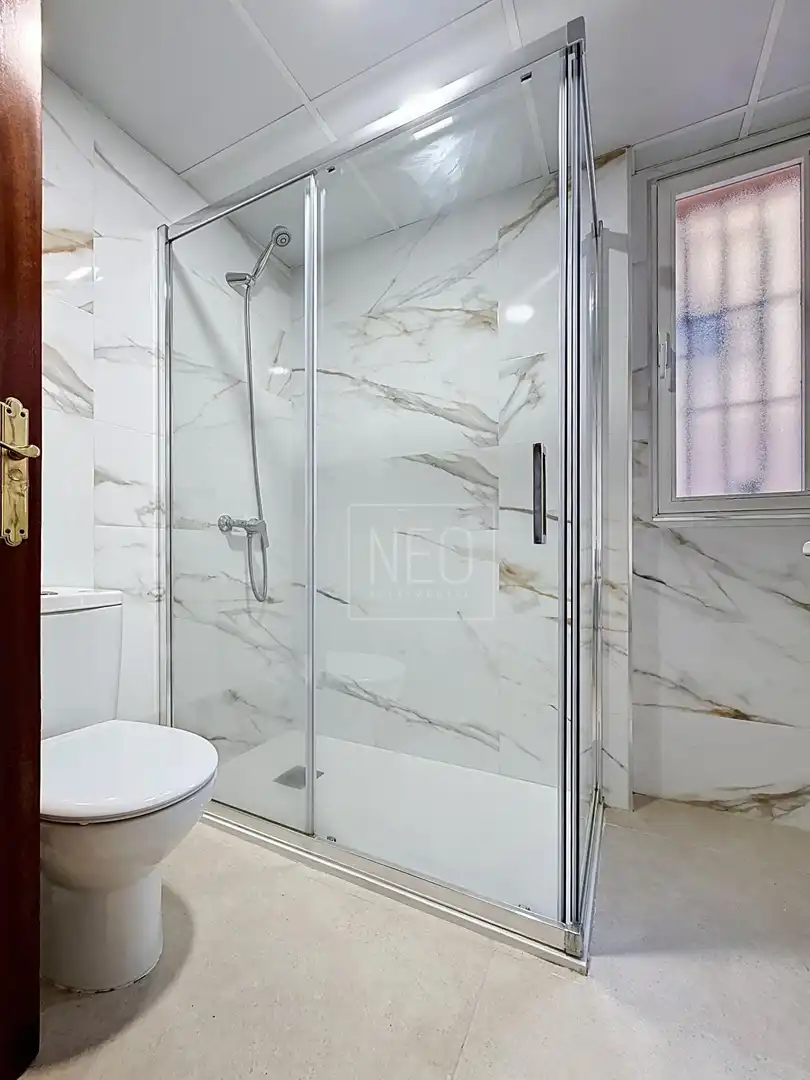 Badezimmer von Erdgeschoss zum Verkauf in Armilla mit Klimaanlage und Heizung