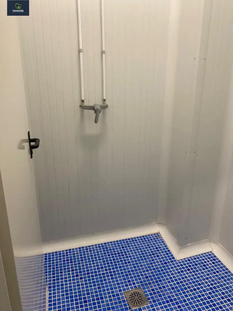 Badezimmer von Fabrikhallen zur Miete in Córdoba