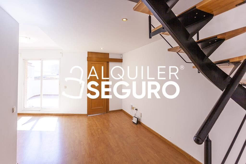 Exterior view of Attic to rent in  Madrid Capital  with Air Conditioner, Heating and Terrace