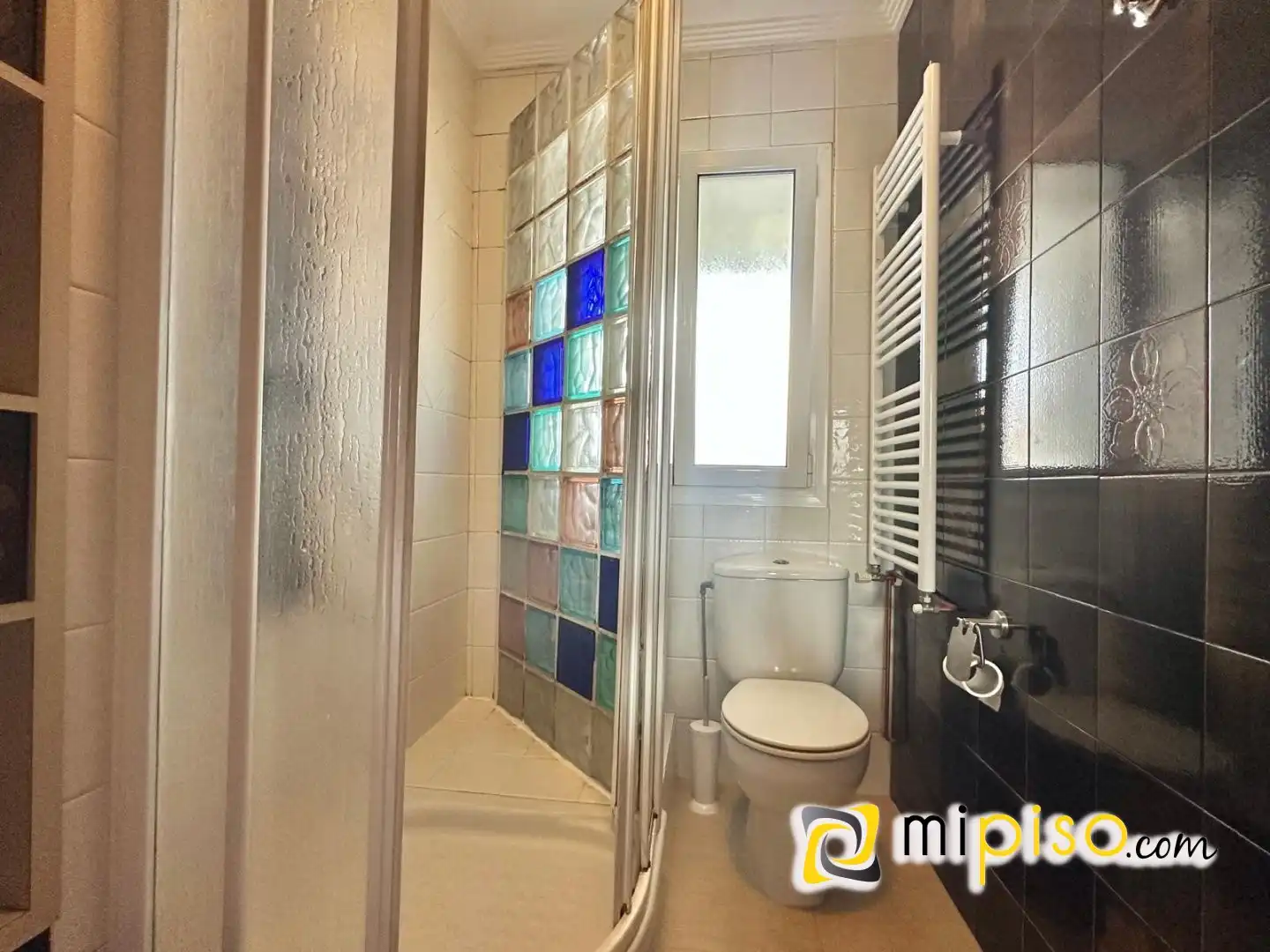 Badezimmer von Wohnung zum Verkauf in Colindres mit Heizung und Terrasse