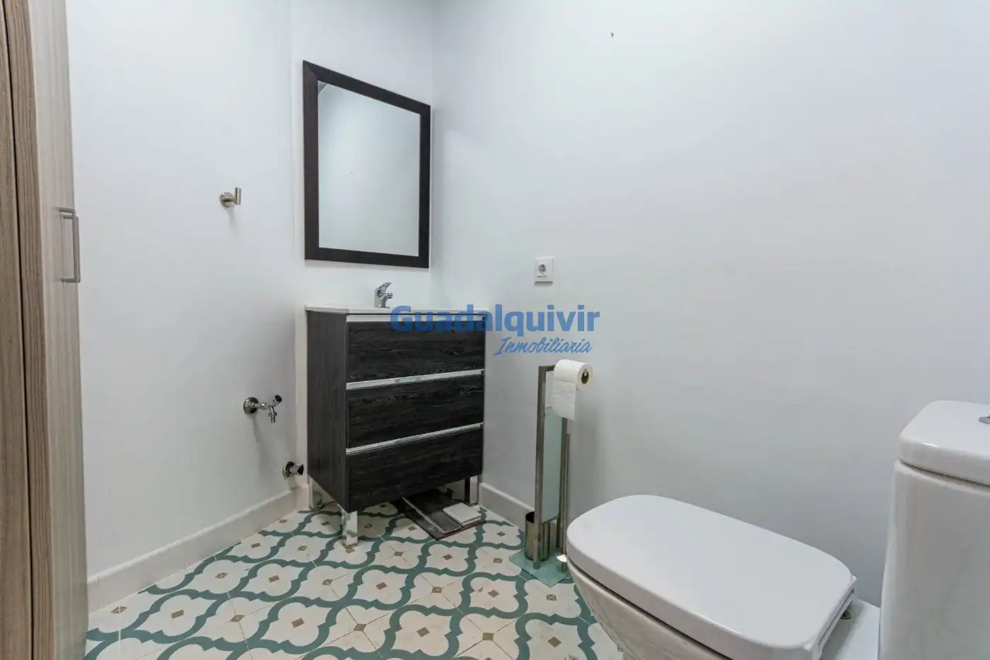 Bany de Local de lloguer en Sevilla amb Aire condicionat