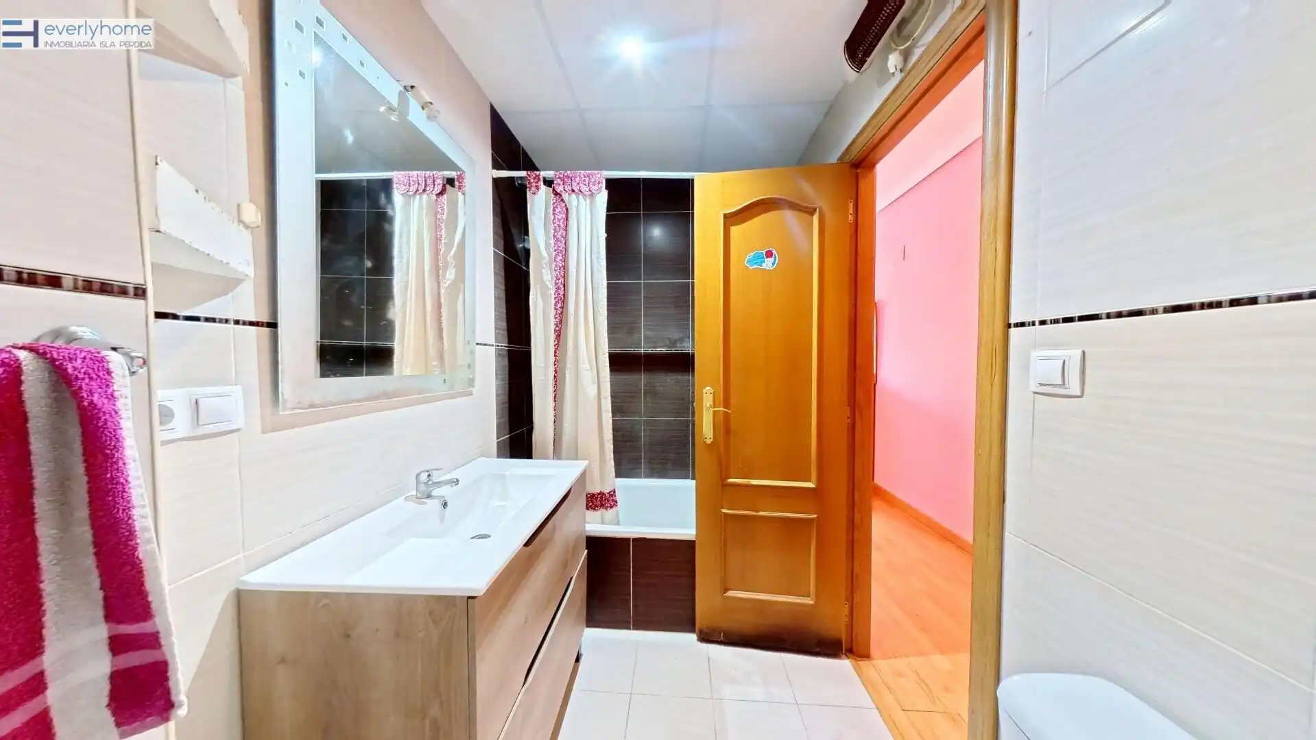 Baño de Piso en venta en Castellón de la Plana / Castelló de la Plana con Parquet y Trastero
