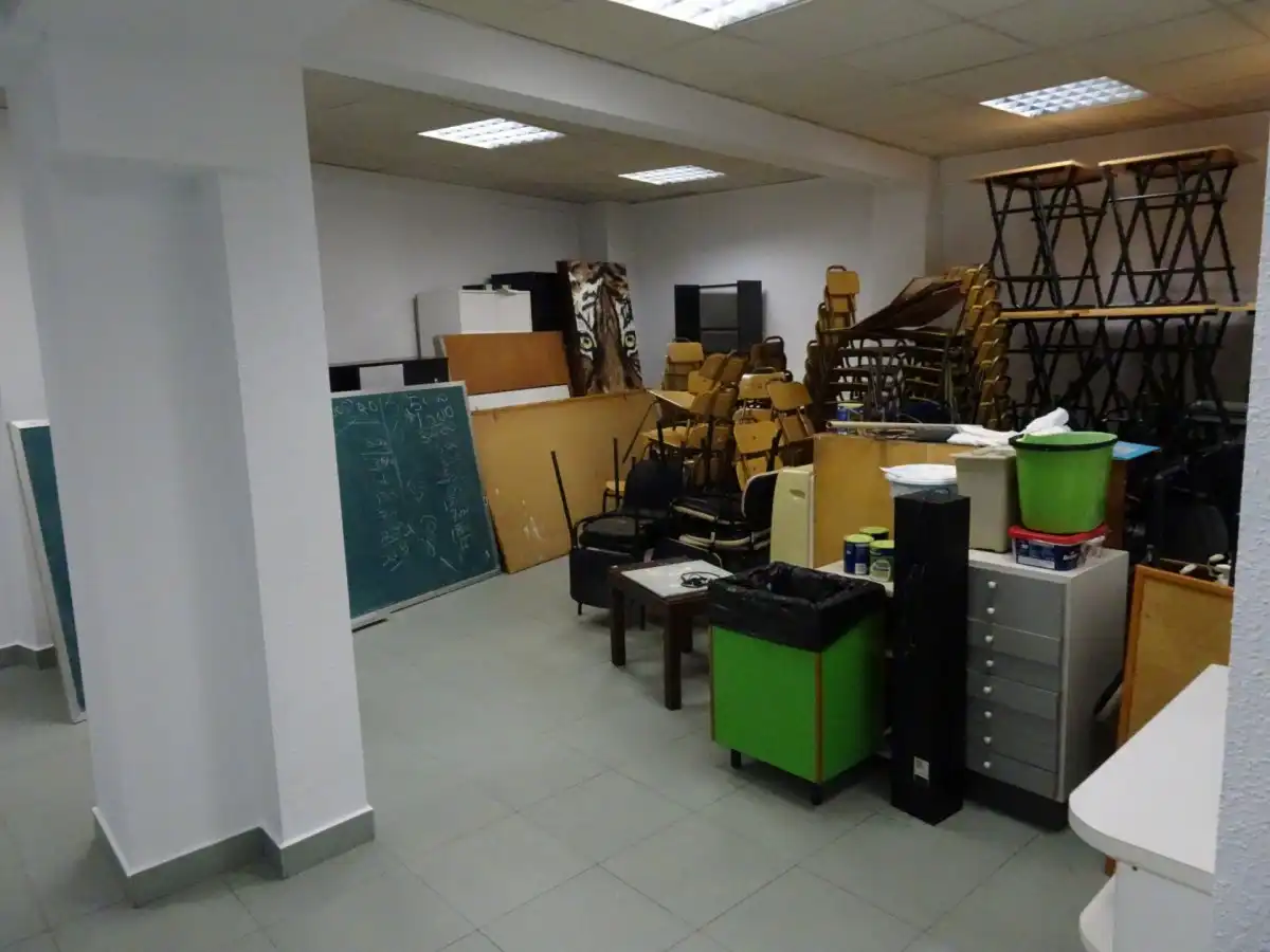 Büro zur Miete in Torrelavega  mit Klimaanlage, Abstellraum und Möbliert