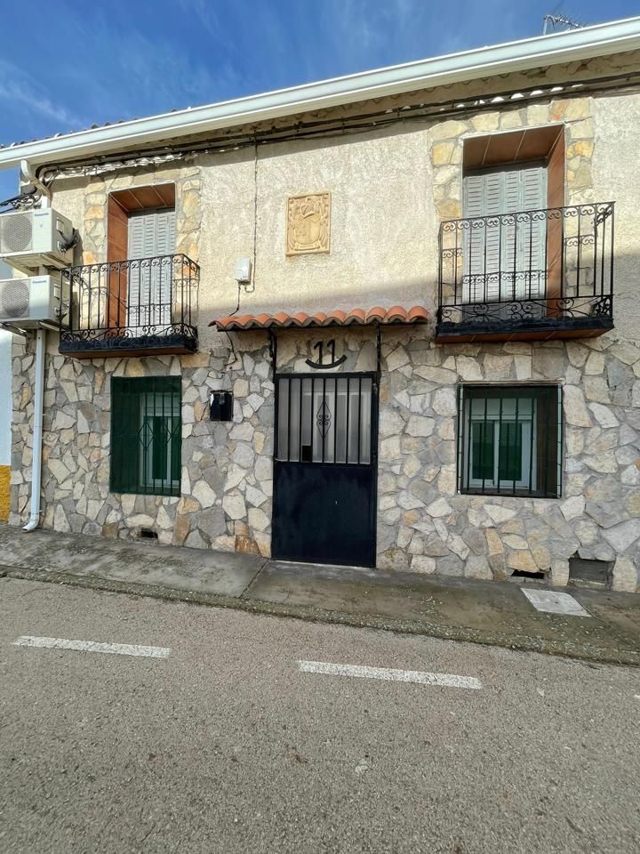 Vista exterior de Finca rústica en venda en Rozalén del Monte amb Balcó